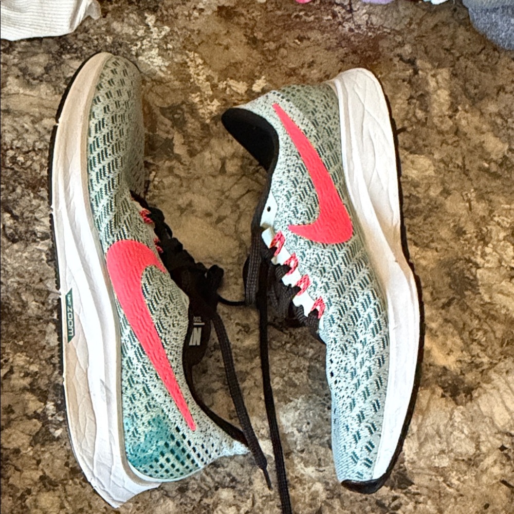 Nike Women's Athletic Shoes - Teal and Pink